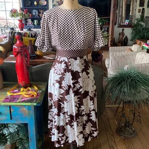 VERY STRIKING PRETTY VINTAGE DRESS